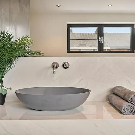 Schitterende Loft Met Jacuzzi En Sauna In *